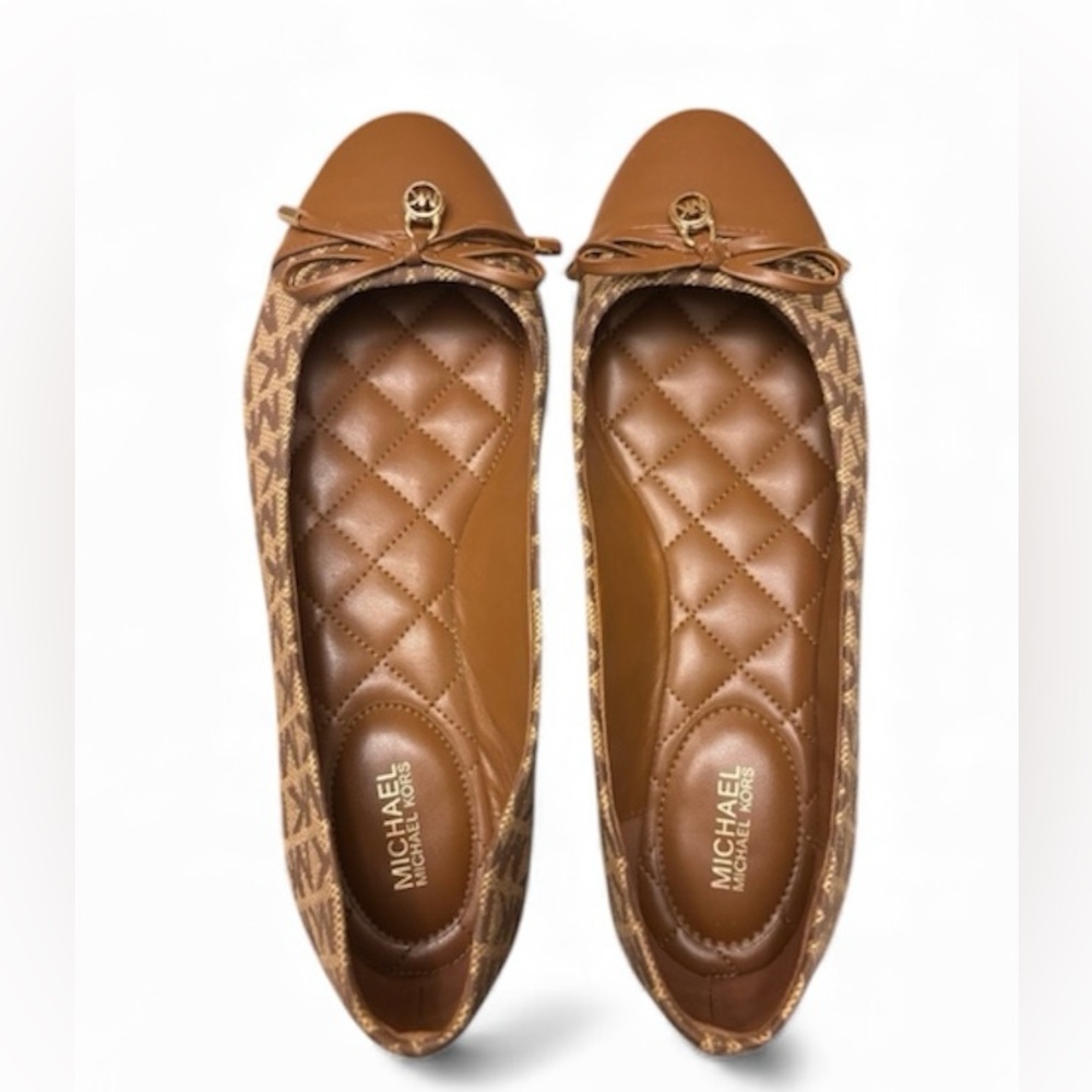 Used: Michael Michael Kors Melody Toe Cap Flats, Womens, size 7, Beige/Ebony